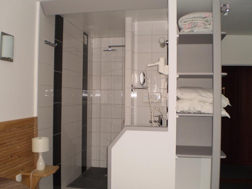 Hotel L Ander Saint-Flour  Habitación foto